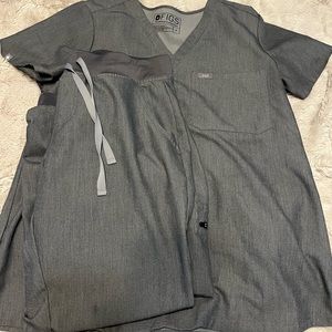 Figs Graphite scrub set. Catarina one pocket top and Zamora Joggers. Size medium